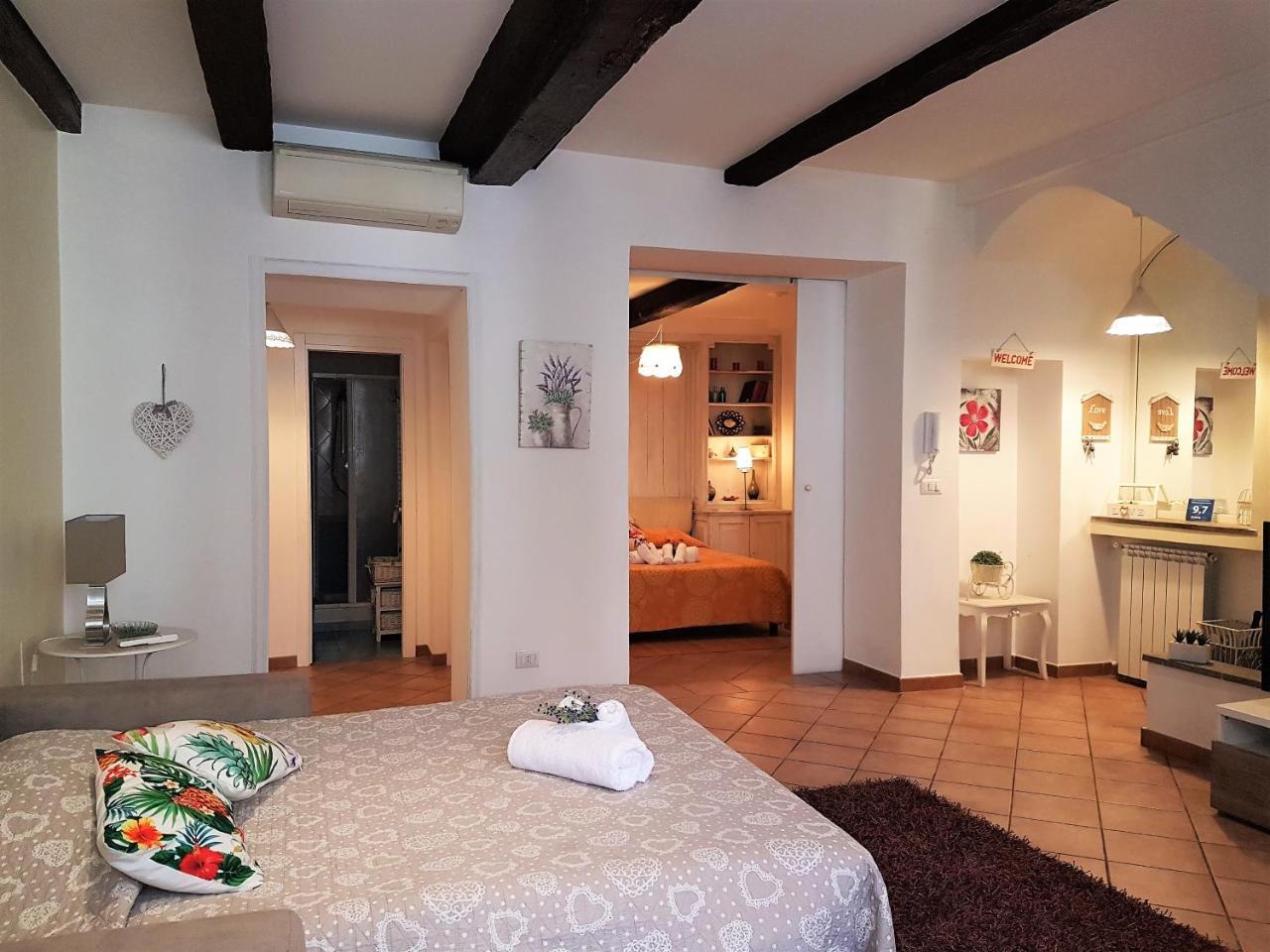 Il Salotto Di Via Giulia, Rome